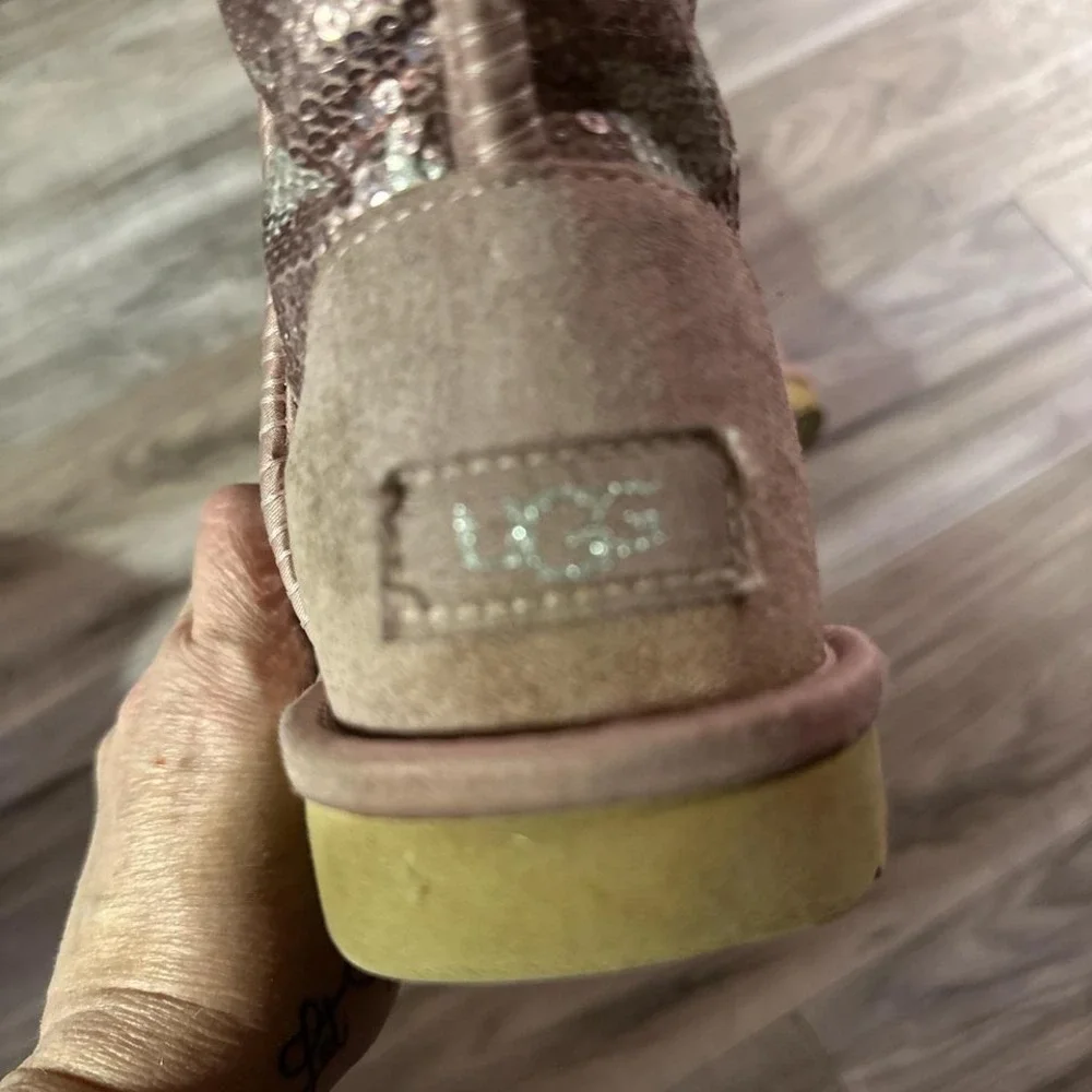 Gently Loved‎ Girls Pink Sequins Ugg Boots Size 3
